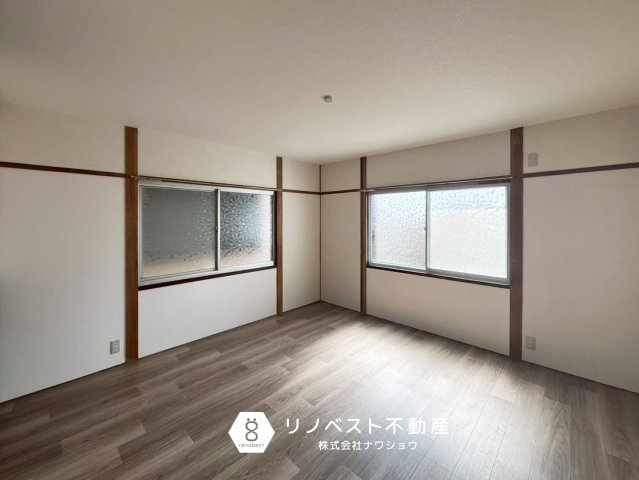 東大阪市中石切町5丁目の洋室|家具配置のしやすい正方形の間取りです◎
内装がシンプルなので、インテリア映えしそうですね♪