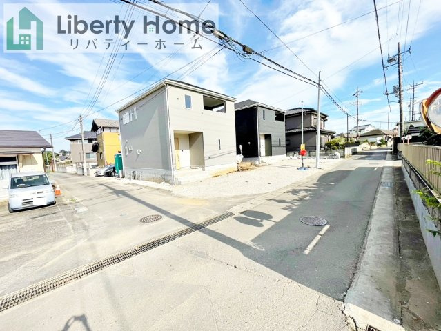つくば市谷田部第24　2号棟　新築戸建の前面道路含む現地写真