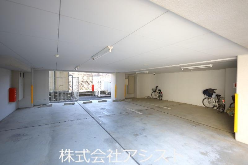 クオリティーリッチの駐車場