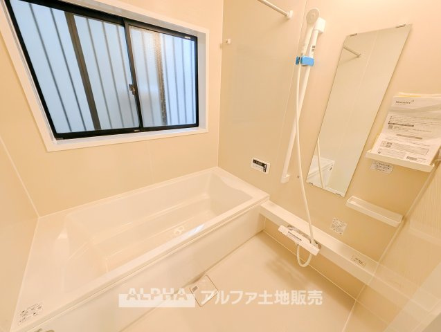 国分寺市新町１丁目の中古一戸建の浴室|【Clean space】
◆浴室◆清潔感のあるバスルームは、お手入れもしやすい設計。浴室乾燥機付きで、雨の日の洗濯や湿気対策にも便利です。