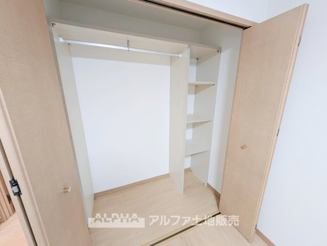 国分寺市新町１丁目の中古一戸建の収納|【Go filled with memories】
◆ありったけの◆住空間をよりよくするためには大切な収納スペース。時が経ち思い出がここに詰まっていく。