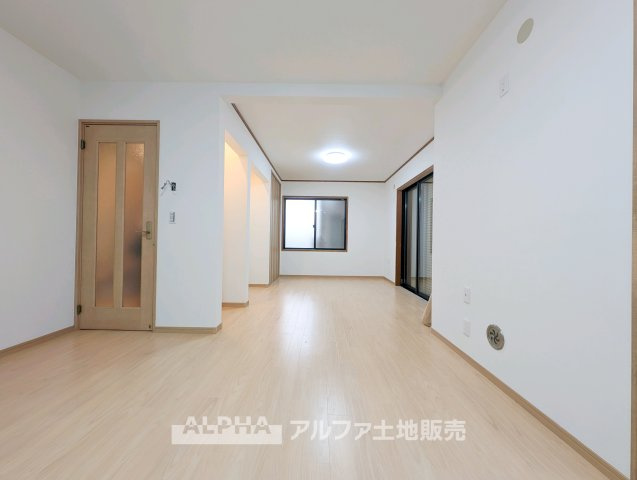 国分寺市新町１丁目の中古一戸建の居間・リビング|【Gathering Place】
◆人を招きたくなる◆
友人とのホームパーティーや、ご親族との食事会など、大切な人と過ごす時間をより心地よく演出するリビングです。
