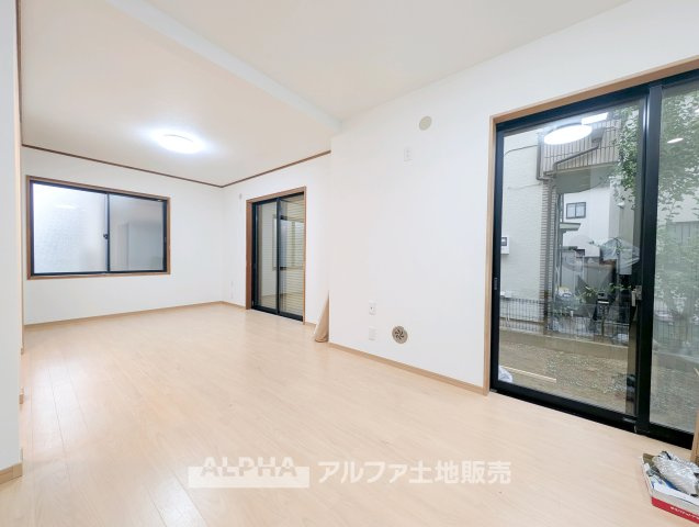 国分寺市新町１丁目の中古一戸建の居間・リビング|【Living Story】◆暮らしが続いていく場所◆
ここで過ごす日々が、少しずつ思い出になっていく。そんな時間を育てていく住まい。