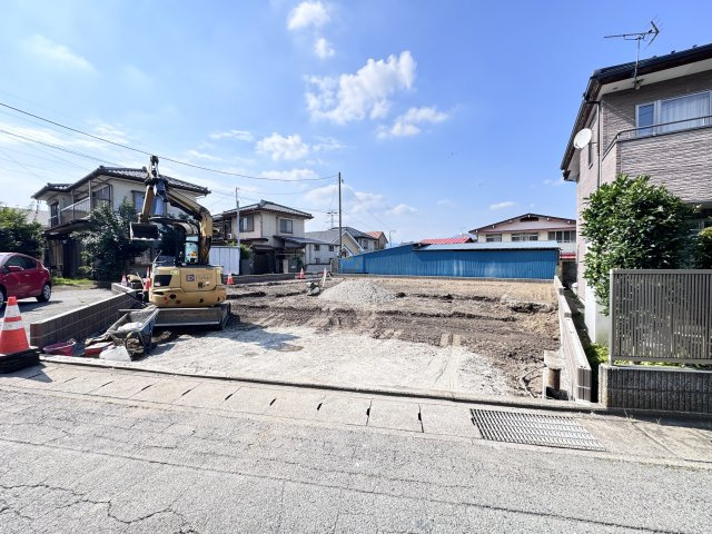 新築　渋川市金井第４　1号棟の駐車場|現地写真　駐車スペースは並列3台分可能です！					
