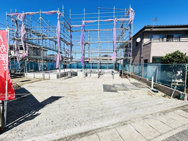 新築　渋川市金井第４　1号棟の駐車場|現地写真　駐車スペースは並列3台分可能です！					
