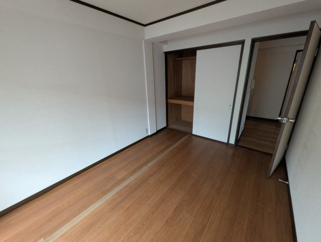 シャルム上野西の寝室