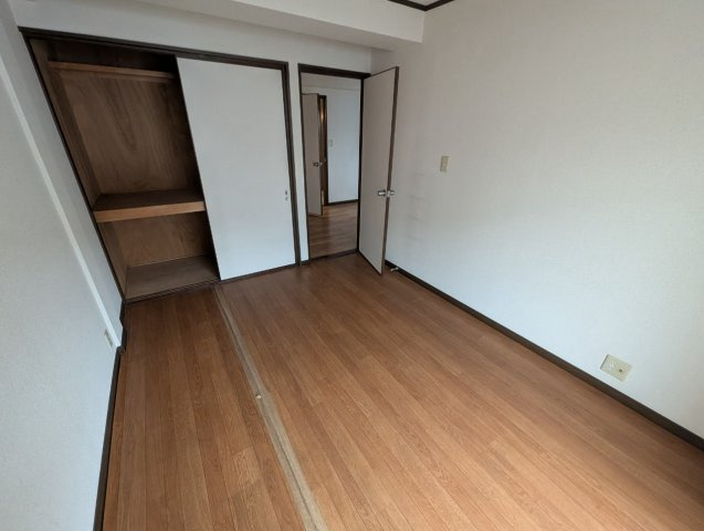 シャルム上野西の寝室