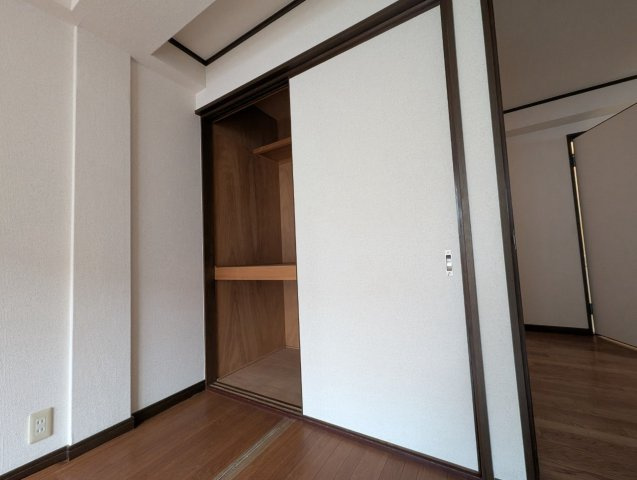 シャルム上野西の収納