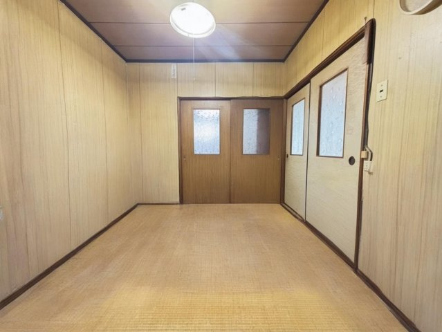 松原市天美南2丁目の和室|木目調の内装があたたかみを感じさせる和室です。落ち着いた空間で、日々のくつろぎ時間にもぴったりです◎