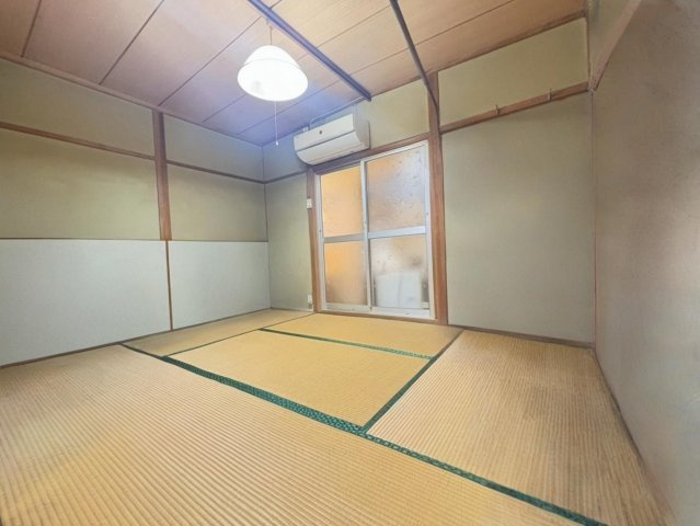 松原市天美南2丁目の和室|続き間として使える和室は、開放感のある空間づくりが可能です。ご家族でゆったり過ごせる住まいです♪