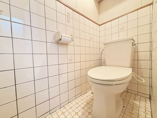 松原市天美南2丁目のトイレ|タイル張りでお手入れしやすいトイレです◎