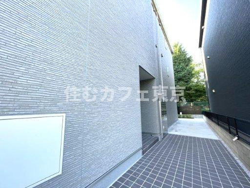 リブリ・国立イチョウテラスのエントランス
