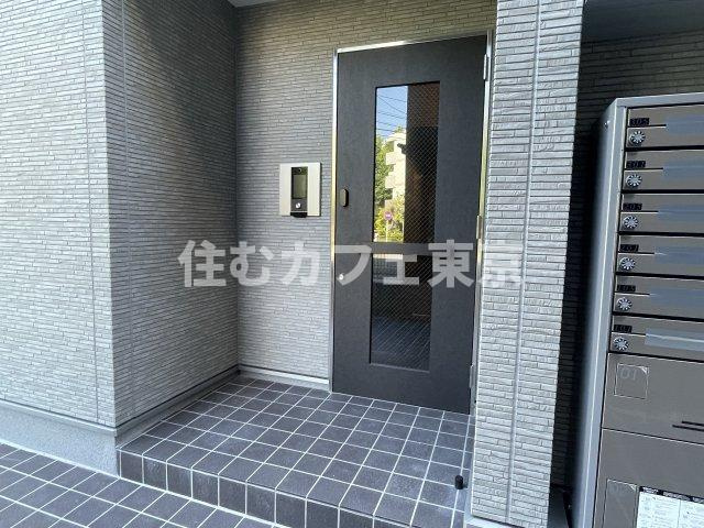 リブリ・国立イチョウテラスのエントランス