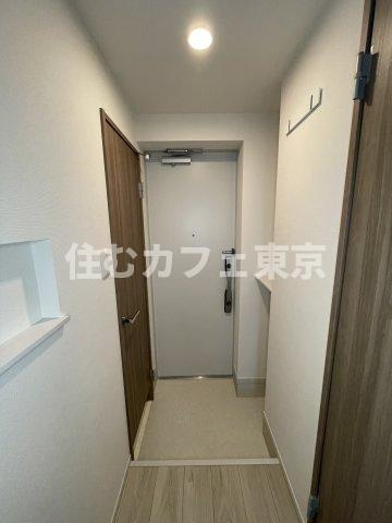 リブリ・国立イチョウテラスの玄関