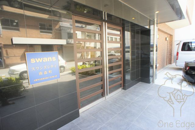スワンズシティ南森町のエントランス