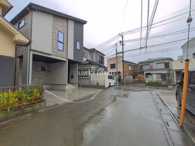 越谷市大字恩間 新築分譲住宅の前面道路含む現地写真