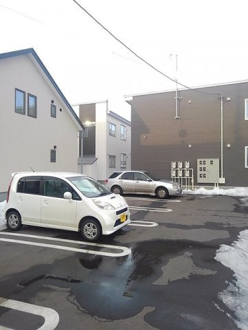 ｅａｓｔ　ｔｗｏ　愛国の駐車場