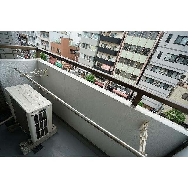アレックスビル（旧柿岡ビル）のバルコニー