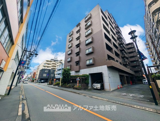 レクセルマンション一橋学園の外観|【Morning Light】◆朝の光から始まる暮らし◆
やわらかな光が差し込む住まい。ここで迎える朝が、慌ただしい日常に少しの余裕と穏やかな時間を届けてくれる。