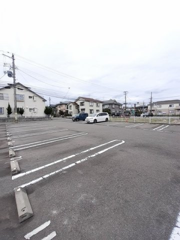 クレールの駐車場