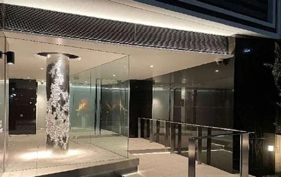 メイクス氷川台アジールコートのエントランス