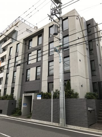 【外観】 | EMBELLIR中野富士見町 | 鉄筋コンクリート造のがっちりとした建物。