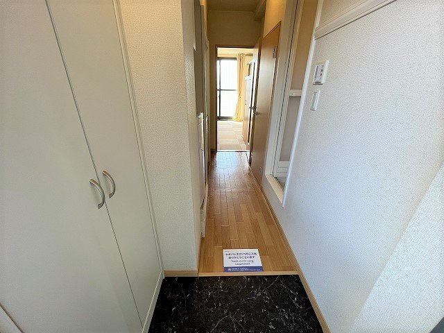 レオパレスファーウッドⅡの玄関