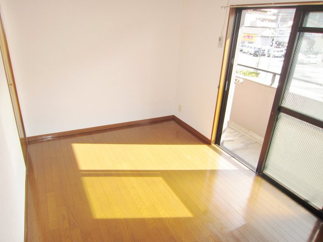 アスティーニ海田南の洋室