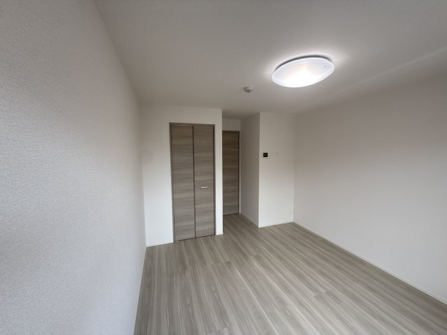レジデンス尾上町の洋室