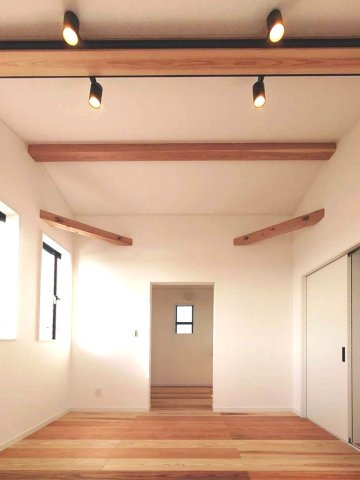 長生郡一宮町一宮　中古戸建の内装|令和7年5月築 未入居 3階バルコニーから花火大会で花火鑑賞できます。リビング約21帖 駐車3台可