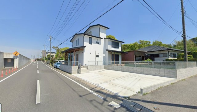 長生郡一宮町一宮　中古戸建の前面道路含む現地写真|令和7年5月築 未入居 3階バルコニーから花火大会で花火鑑賞できます。リビング約21帖 駐車3台可