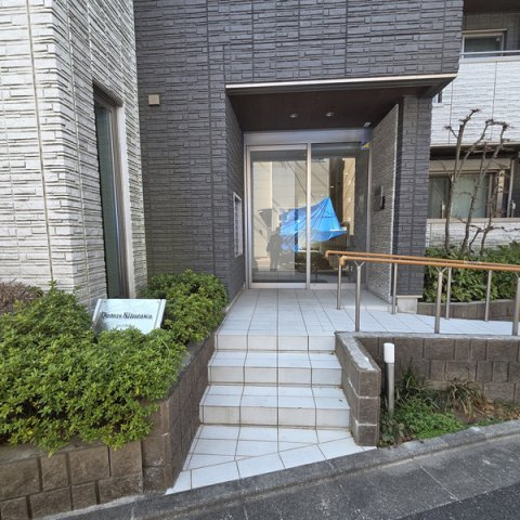 ドムス北沢のエントランス