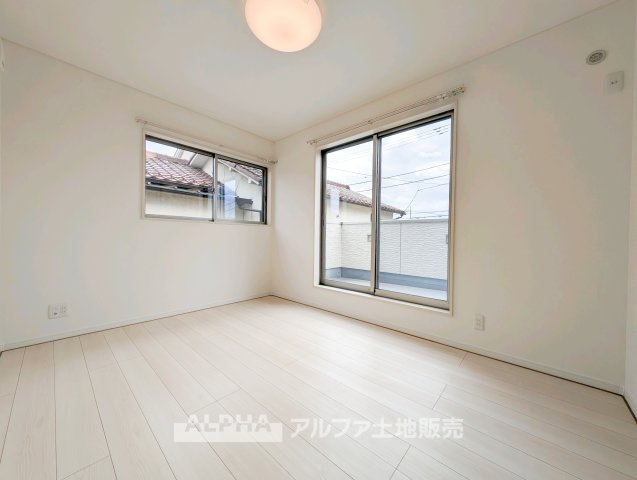 東大和市中央四丁目戸建の洋室|【One other fun】
◆家族の健康◆状態を保つには，暮らしの質も高め、よりよい環境で住まうことです。このリビングでなら家族の笑顔をたくさん見れることができ、暮らしの楽しみ方が一つ増えます。