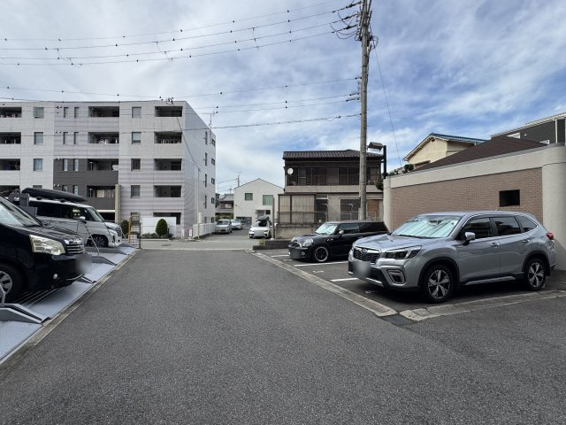 朝日プラザエルステージ明石の駐車場