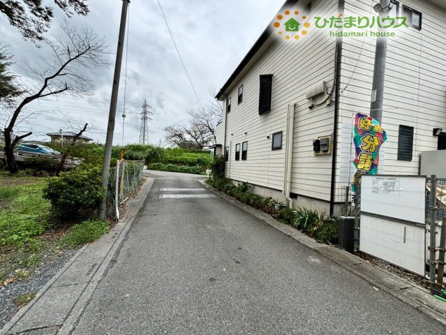 深谷市本住町　新築一戸建て　リーブルガーデン　03の前面道路含む現地写真
