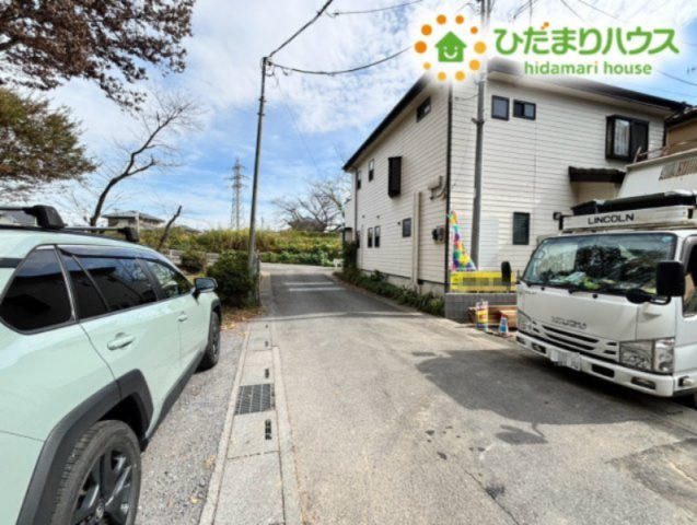 深谷市本住町　新築一戸建て　リーブルガーデン　03の前面道路含む現地写真