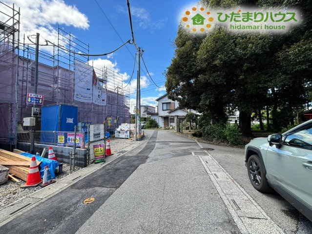 深谷市本住町　新築一戸建て　リーブルガーデン　03の前面道路含む現地写真