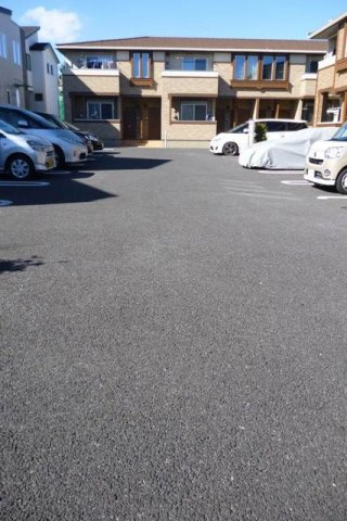 アルトゥーラⅠの駐車場
