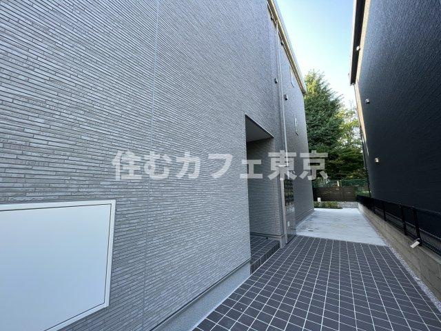 リブリ・国立イチョウテラスのエントランス