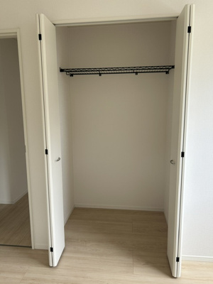 【収納】 | 鈴蘭台東町８丁目　新築戸建 | 大きなクローゼットでお部屋がすっきり片付きます。