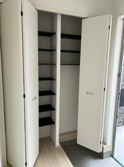 【収納】 | 鈴蘭台東町８丁目　新築戸建 | 玄関のシューズボックスにはご家族分の靴が収納できます。