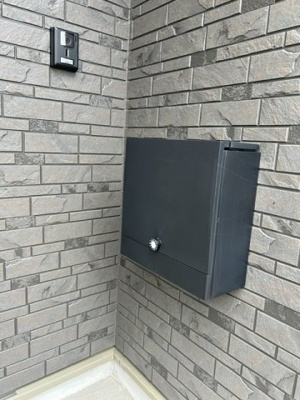【設備】 | 鈴蘭台東町８丁目　新築戸建 | 宅配ボックスも付いてお留守でも安心です。