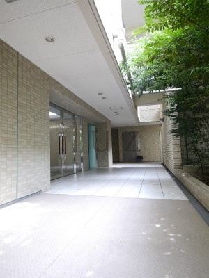 ヒルクレスト妙蓮寺のエントランス
