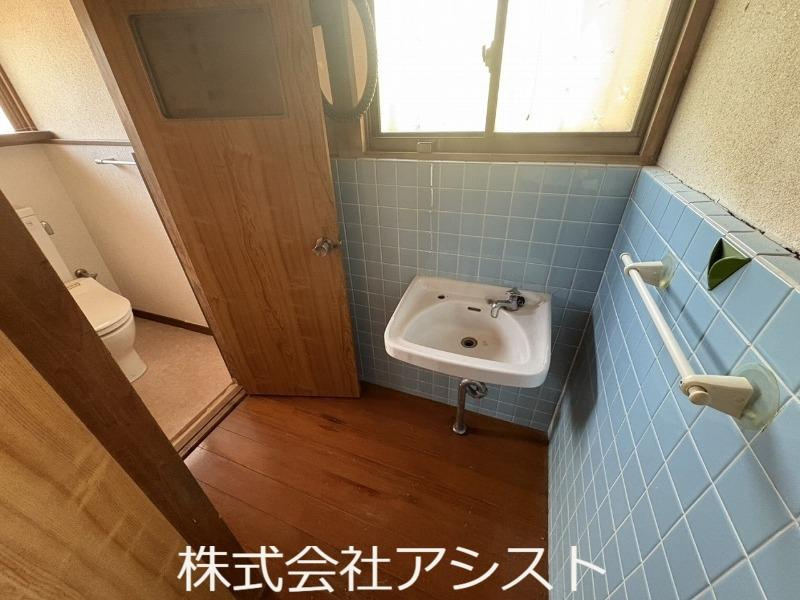 通谷貸家の洗面所