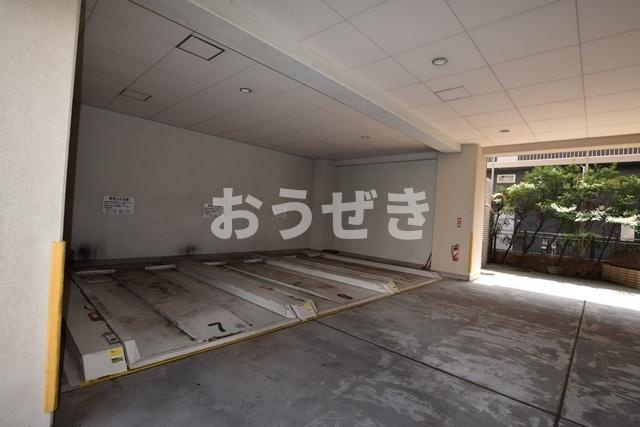 アブニール根岸の駐車場