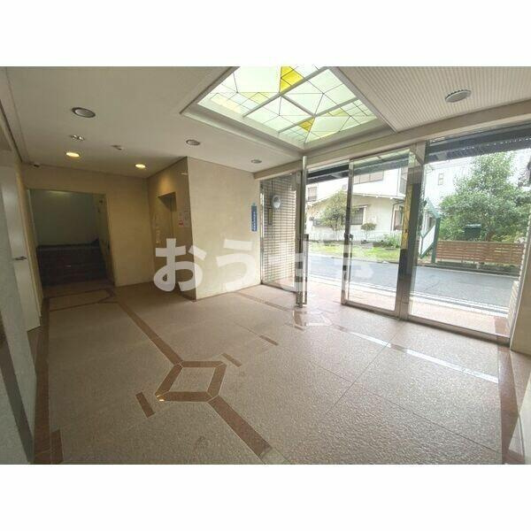アブニール根岸のロビー