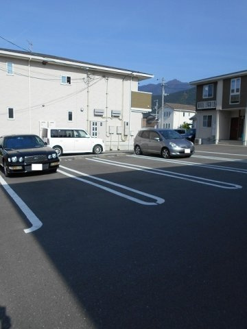 ジュネス・ＳＯＧＯ　Ａの駐車場