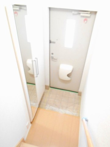 ジュネス・ＳＯＧＯ　Ａの玄関