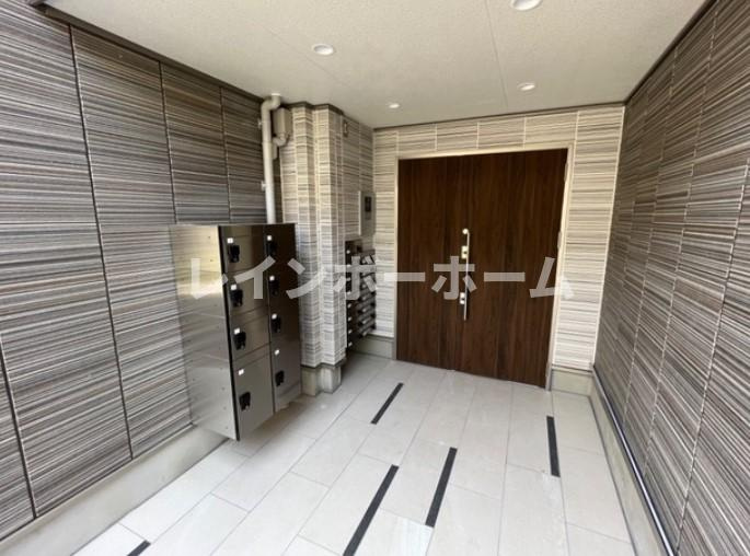 ジュネス粕壁東のエントランス