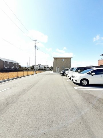 グランディール枝堀Ａの駐車場